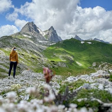 Hiker enjoys the view of the Weißschrofenspitze peak