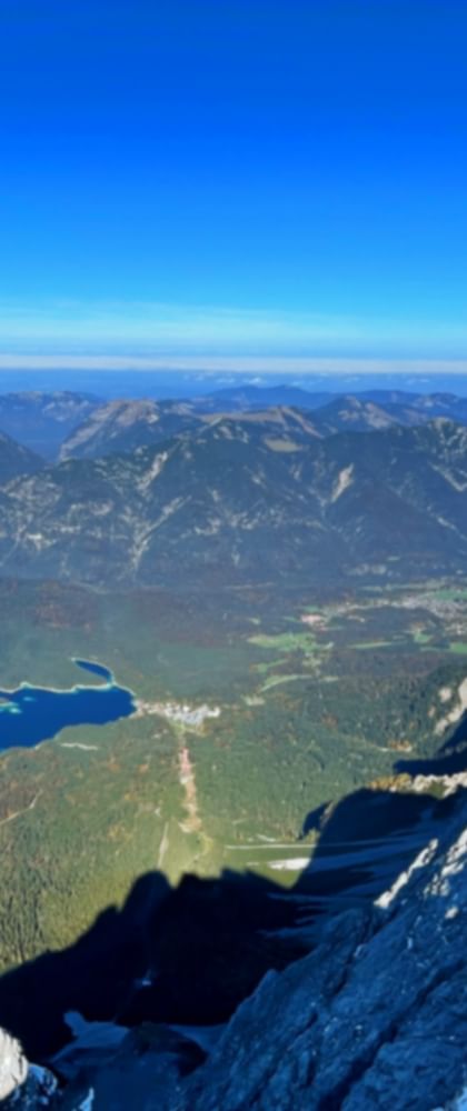 Blick von der Zugspitze auf den Eibsee