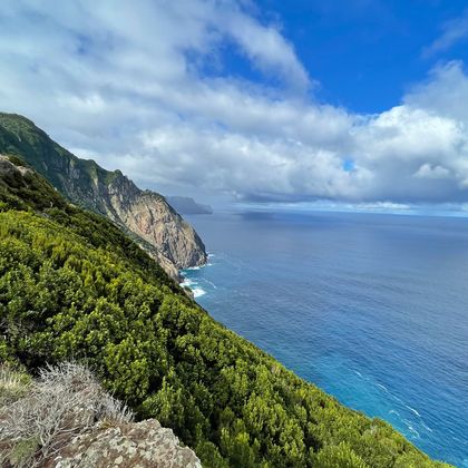 Panorama beim Wandern entlang der Nordküste Madeiras