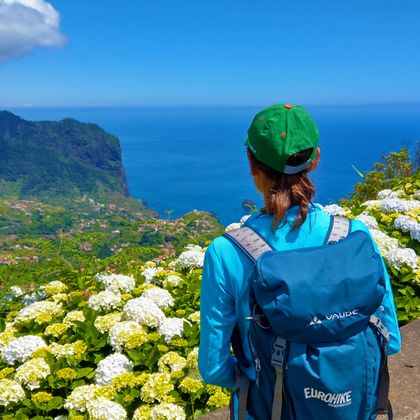 Wanderin auf Madeira Meerblick