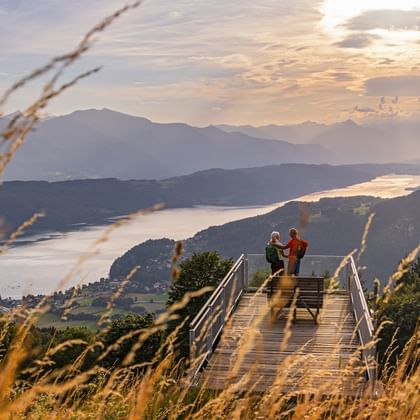 Aussichtsplateau Doebriach mit Wanderern