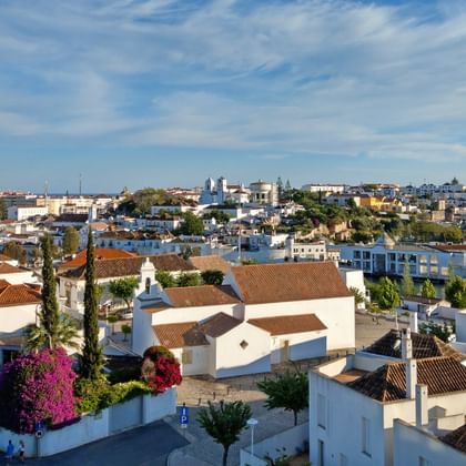 Stadtpanorama von Tavira an der Algarve