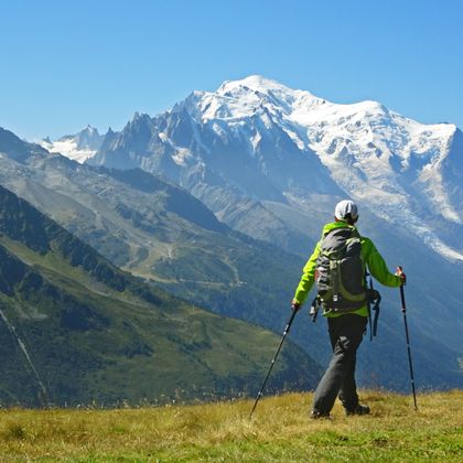 Hikers in front of the imposing mountain backdrop of Mont Blanc