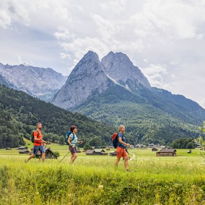 Wandergruppe auf der Tour von München nach Garmisch