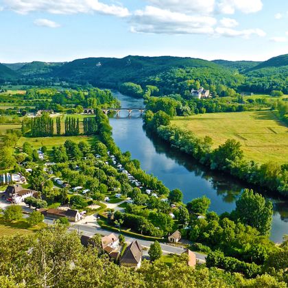 Hiking trail with beautiful valley view of the Dordogne river
