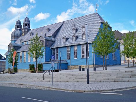 Schöne himmelblaue Marktkirche 