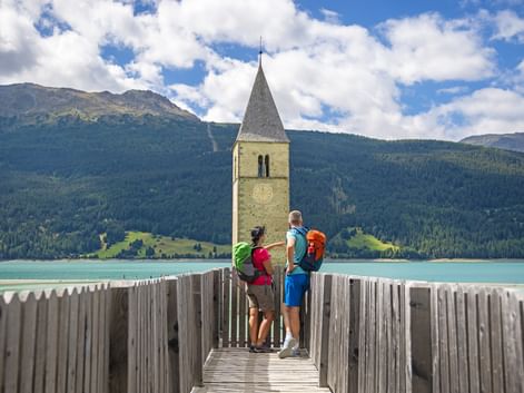 Wanderer am Kalterer See