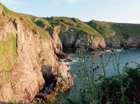 Klippen am Wanderweg "Normandie & Jersey"