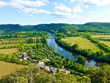 Wanderwege immer mit wunderschönen Blick auf den Fluss Dordogne