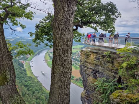 Ausblick von der Basteibrücke auf die Elbe