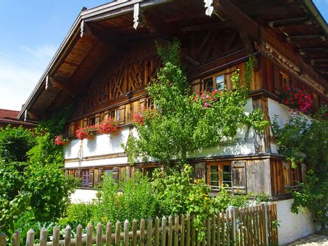 Ländliches Bauernhaus entlang Ihrer Wanderreise von München nach Garmisch
