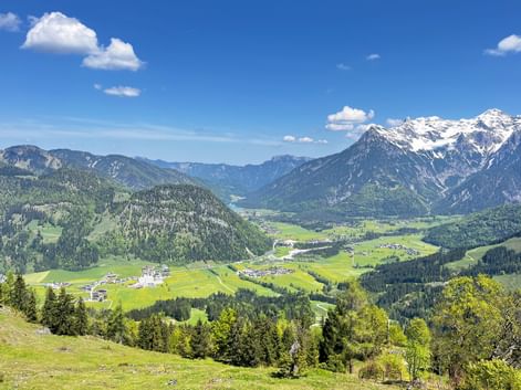 Hiking tour across the Kitzbühel Alps with a view of the Buchensteinwand