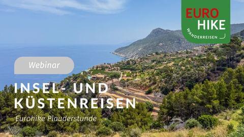 Mediterrane Küstenlandschaft mit terrassierten Hängen und blauem Meer. Eurohike-Logo und Text 'Insel- und Küstenreisen' Webinar-Overlay.