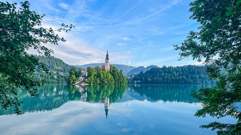 Insel mit Kirche in der Gemeinde Bled in Slowenien