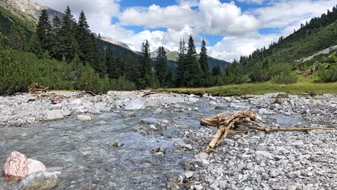 Lechufer am grenzüberschreitenden Wanderweg