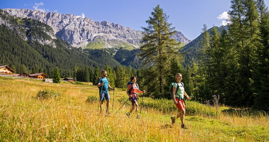 Hikers in the Wetterstein mountains