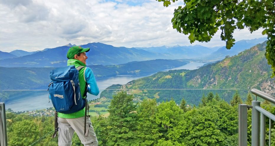Hiker on the starry balcony near Döbriach with a view of Lake Millstättersee