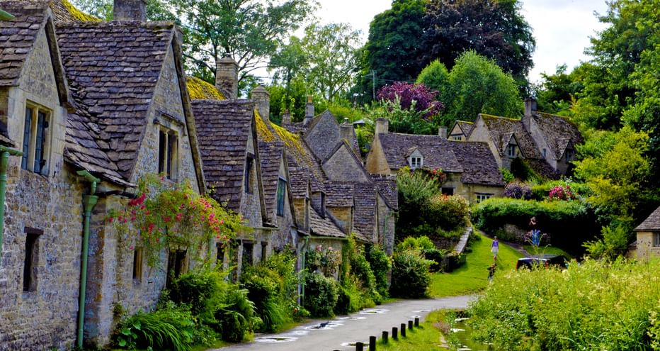 Traditional stone houses on the footpath in the Cotswolds