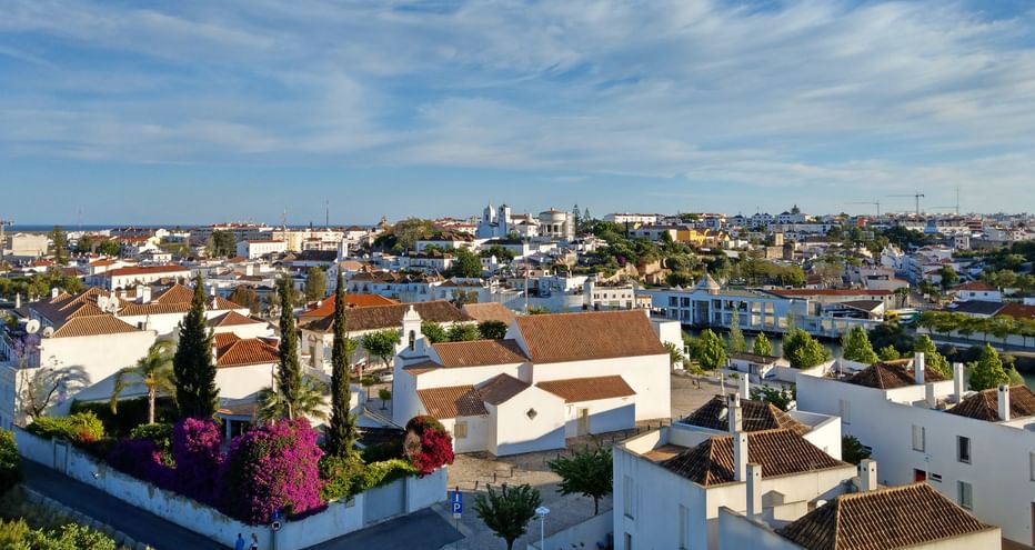 Stadtpanorama von Tavira an der Algarve