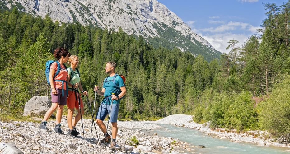Wanderpause an der Leutascher Ache