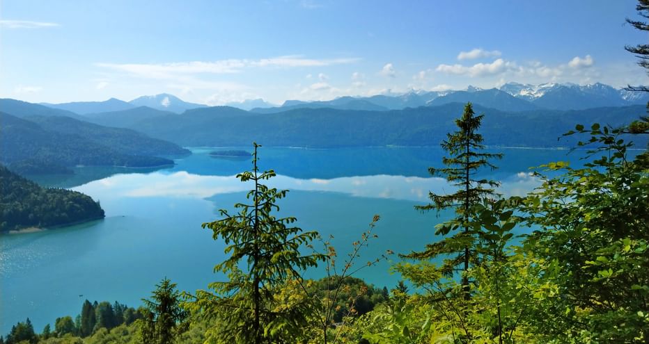Ausblick auf den Starnberger See mit Bergpanorama