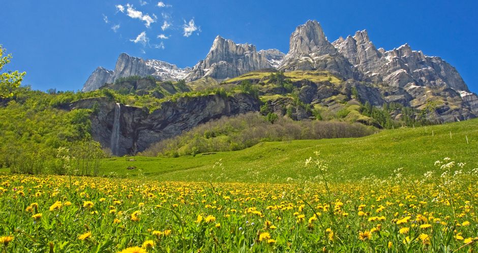 Blick auf wunderschönes Bergpanorama im Berner Oberland