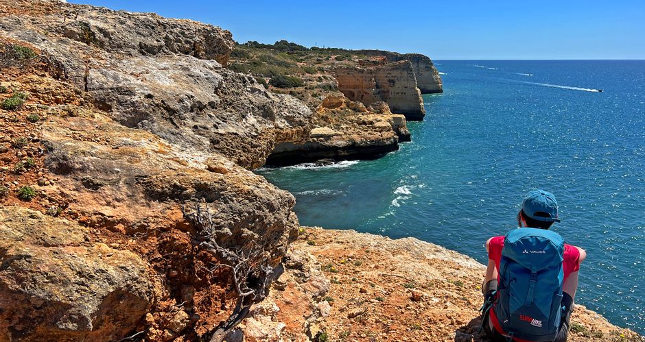 Claudia Wallner im Wanderurlaub an der Algarve