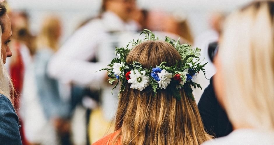 Blumenkranz zu Mittsommar in Westschweden